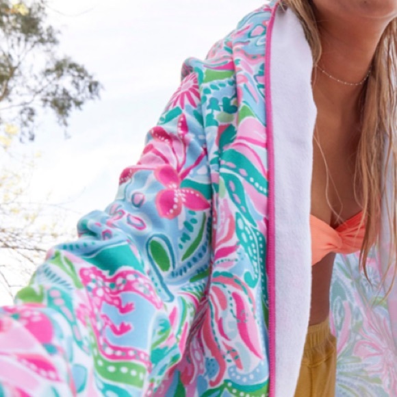 Lilly Pulitzer Lounge Towel Oversized Floral Pink Blue Beach Blanket Picnic NWT - Picture 4 of 8